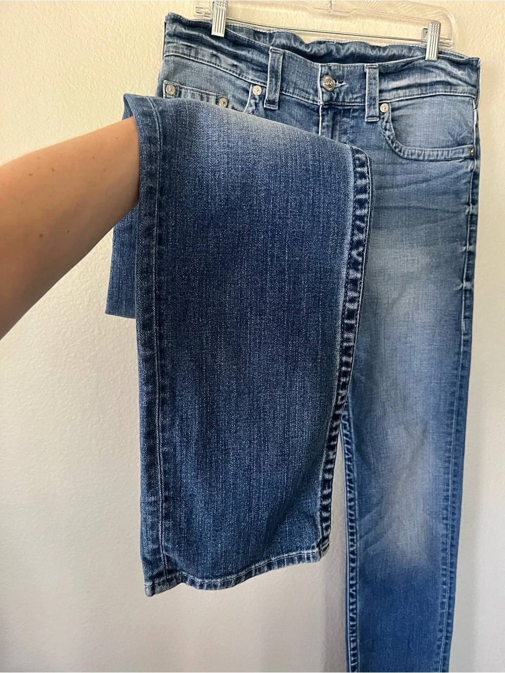 True Religion Geno Slim No Flap Pockets Jeans in Medium Wash Men's Size 32x32